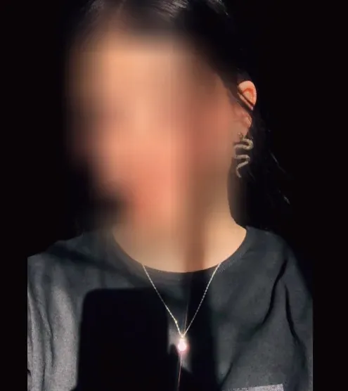 Emmi, 21