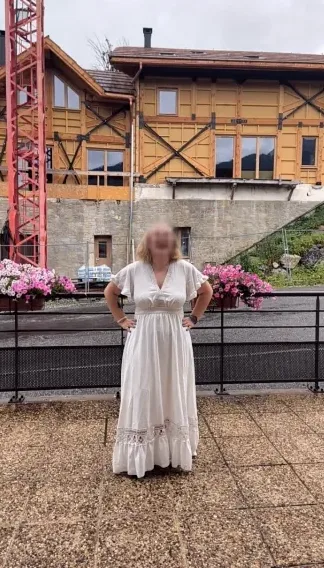 Henna, 28