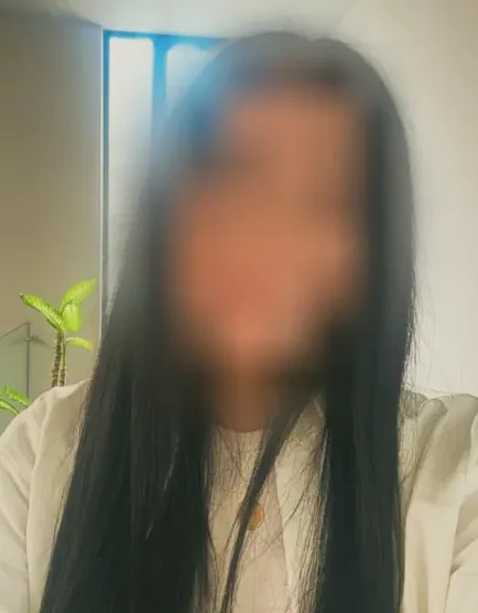 Jenni, 37