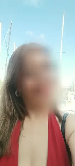 Julia, 35