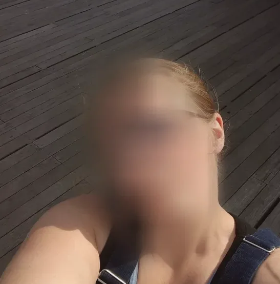 Julia, 32