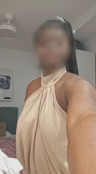 Olivia, 18