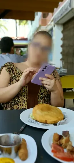 Olivia, 39