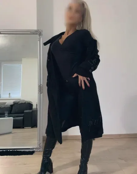 Tiia, 24