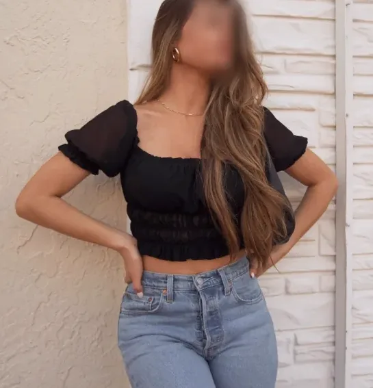 Ulla, 34